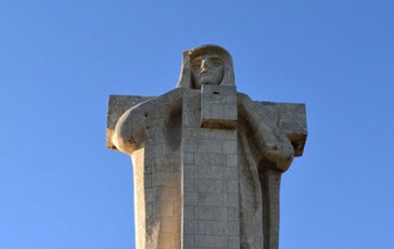 Christoph Kolumbus Statue und die Kiefer von Mazagón