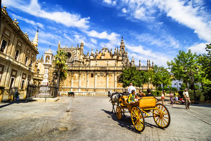 Kutsche vor der Kathedrale von Sevilla