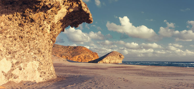 Bild vom Strand Playa de Monsul bei Sonnenuntergang